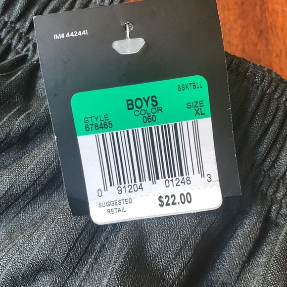 NWT Nike boys sport shorts. Boys size xl. - Picture 4 of 6